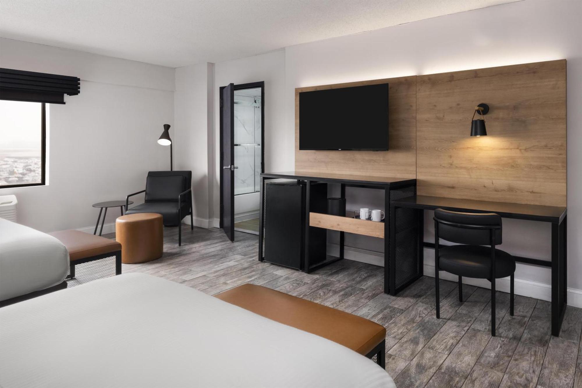 Quarto Queen com 2 Camas Queen-Size e Vista da Cidade - Não-Fumante